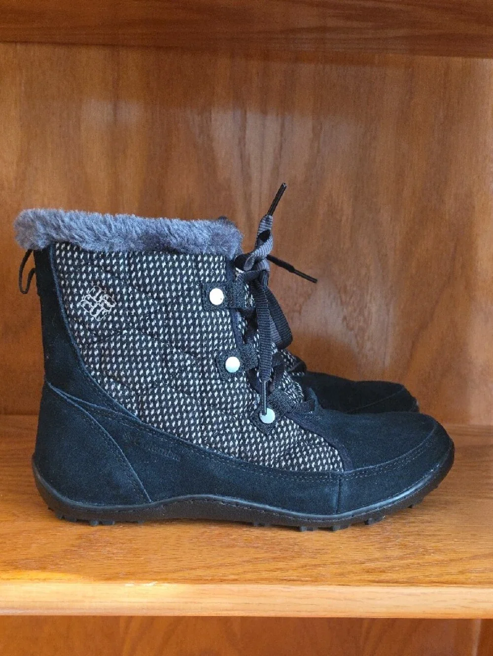Columbia Women's Black and Gray Faux-Fur Winter Lace-Up Boots